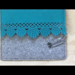 Luca Lily felt tablet case
